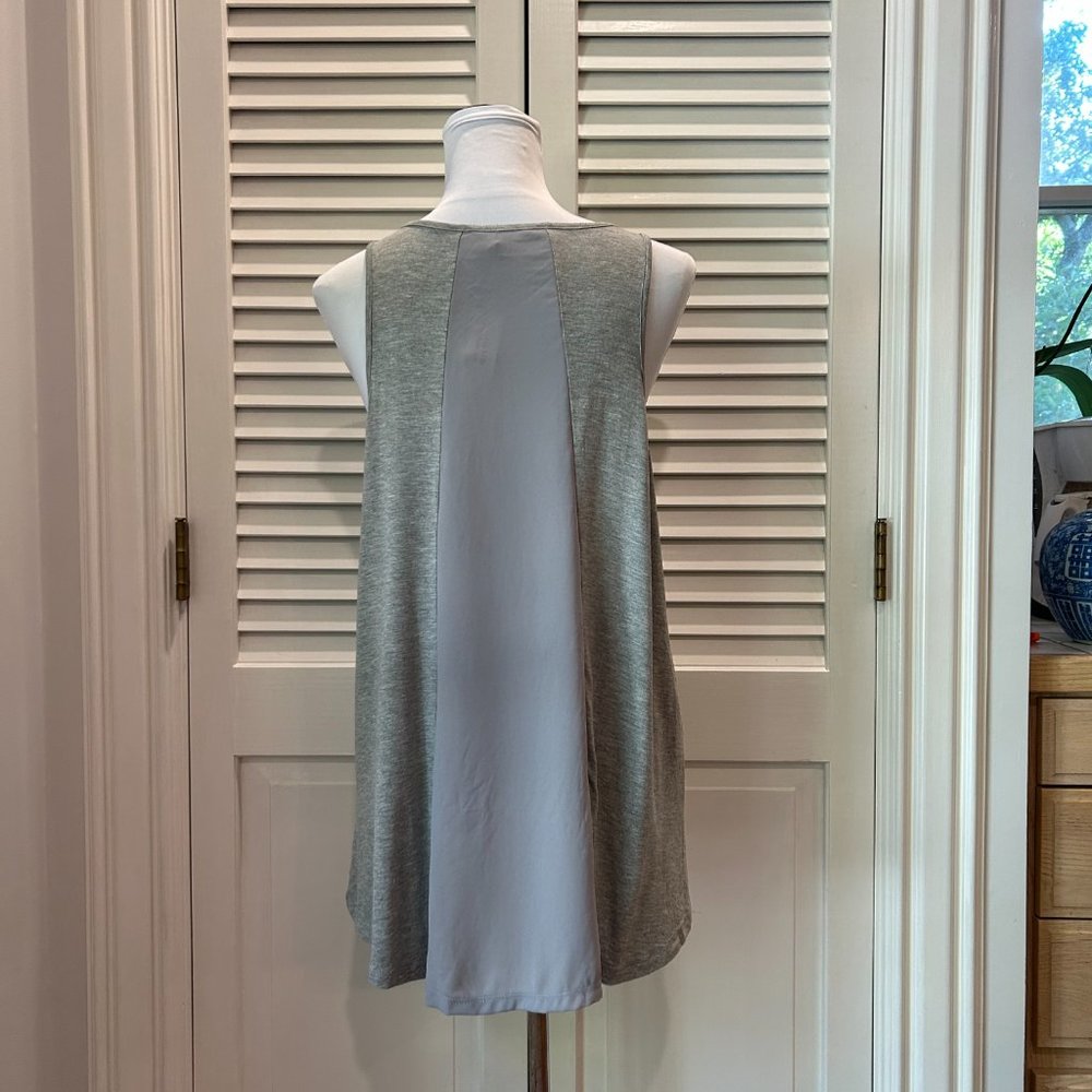 Banana Republic NWT Grey Tank Top - Picture 4 of 9